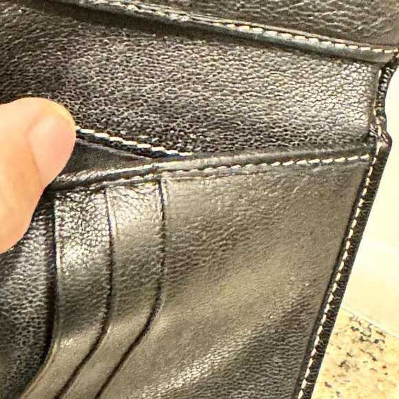 Vintage Gucci Compact Black Wallet - Full Inclusion - Picture 9 of 14